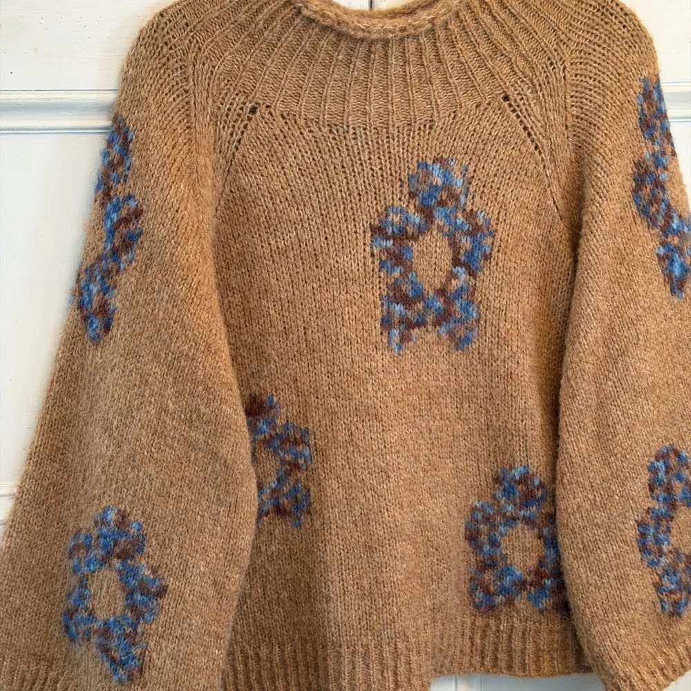 Elegant Tan Pullover with Blue Floral Design by Rita Ros - Picture 3 of 9